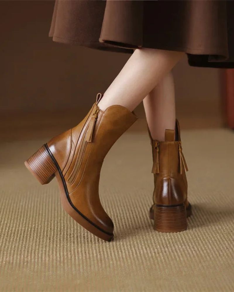 Doreen™ | Black leather boots with a comfortable heel, elegant and timeless