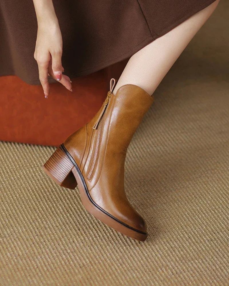 Doreen™ | Black leather boots with a comfortable heel, elegant and timeless