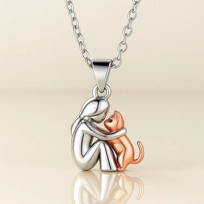 Moreau™ | Hug Pendant Necklace