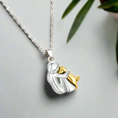 Moreau™ | Hug Pendant Necklace